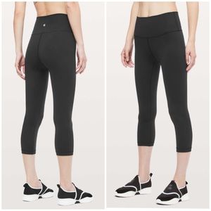 Lululemon Wunder Under Crop (Hi-Rise) *Full-On Luxtreme 21" - Size 8